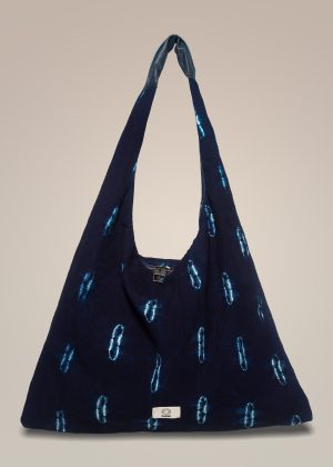 Bolso azul índigo con patrón africano hecho artesanalmente con tela bogolan